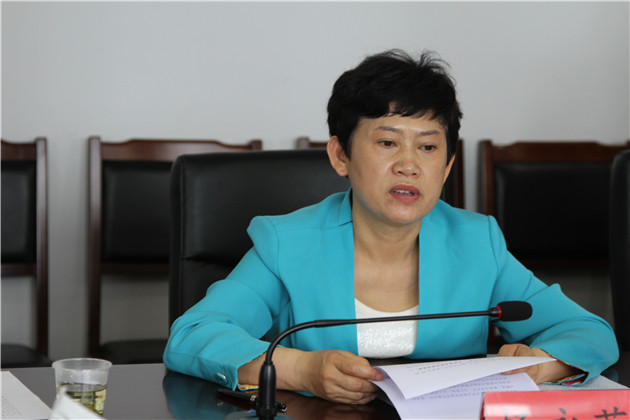 杨永英州长介绍黔西南州教育工作_副本.jpg