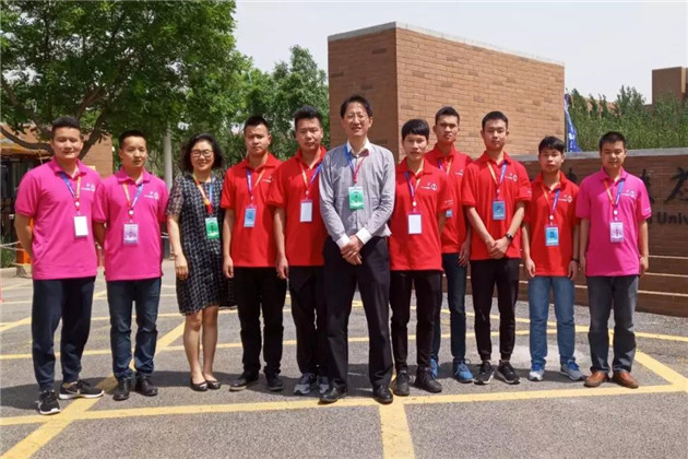 邹联克厅长与部分参赛教师及学生合影_副本.jpg
