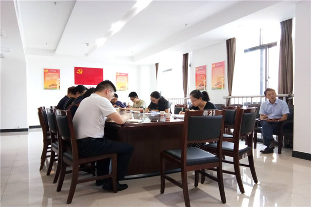 支部党员讨论学习.jpg