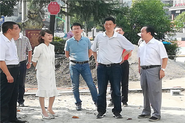 督查组在剑河县实地检查学校项目建设情况.jpg