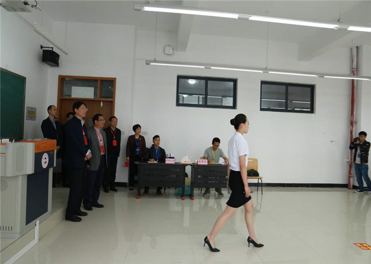 图为邹联克厅长在专业考试现场.jpg